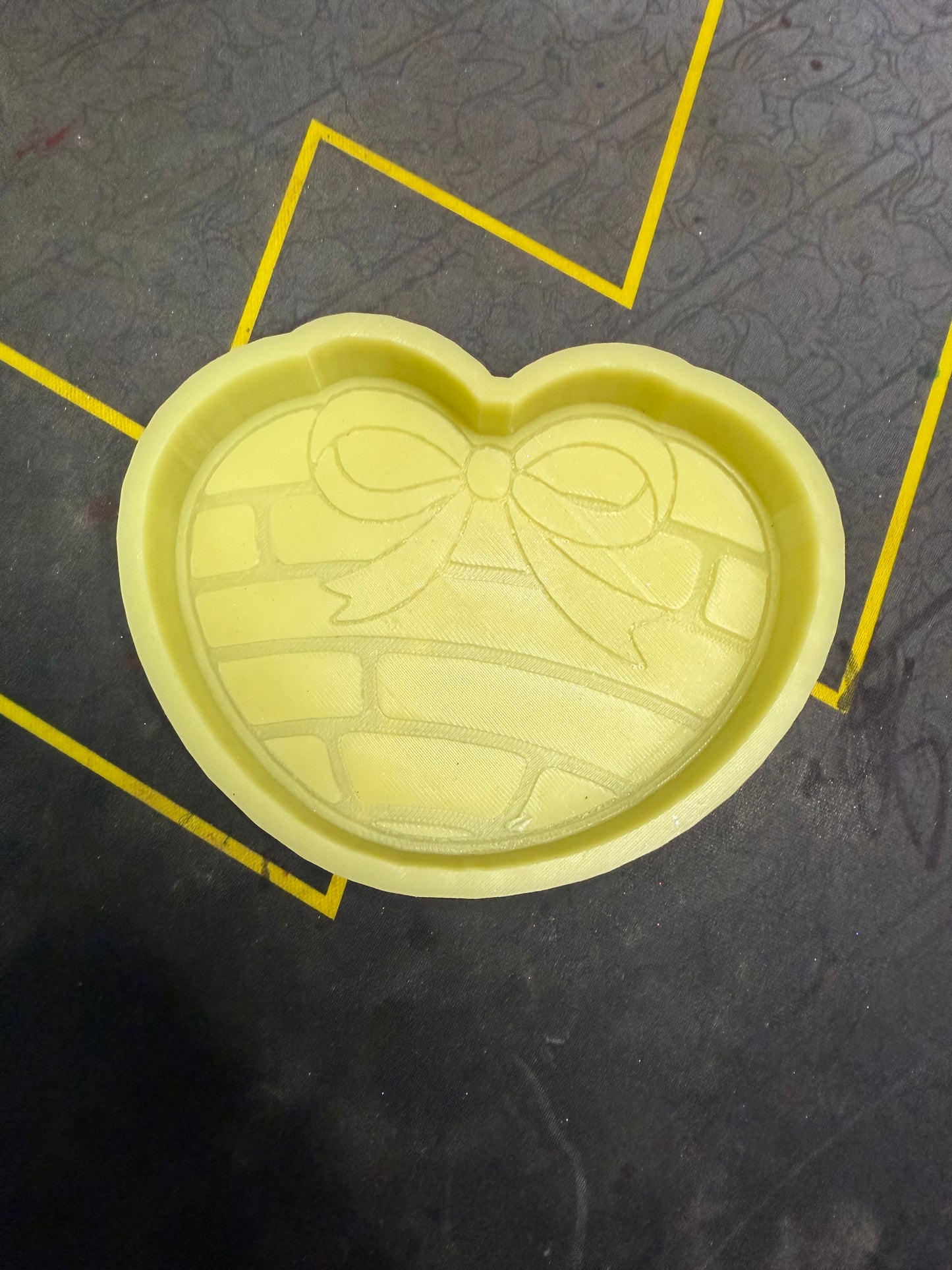 RTS - concha heart w/ bow