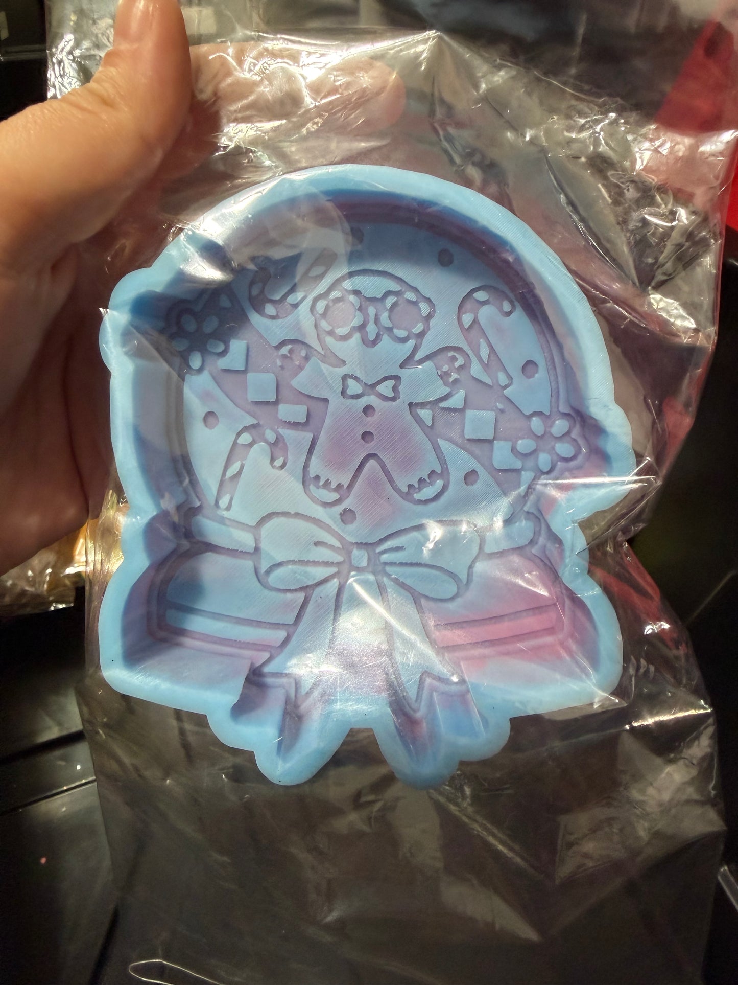 RTS - groovy gingerbread snowglobe