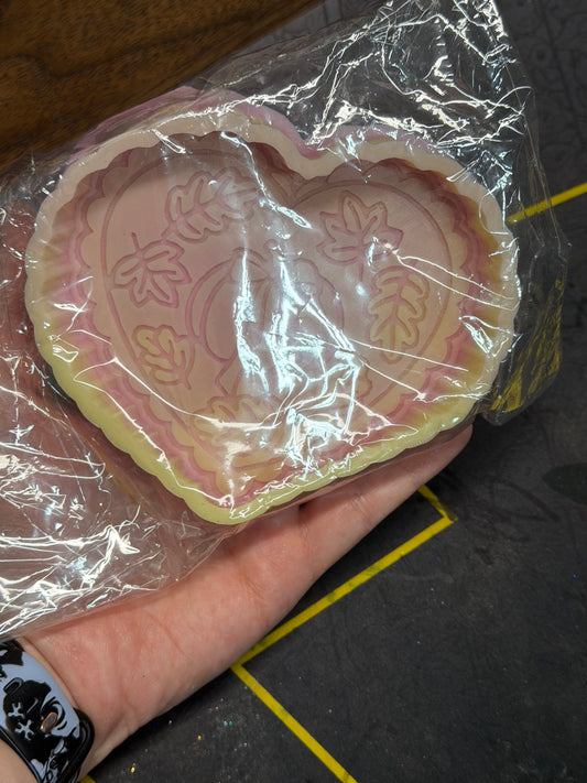 RTS - Pumpkin / Leaves Scalloped Heart