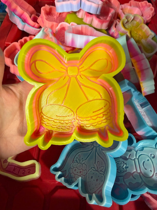 RTS - macaroon cherry