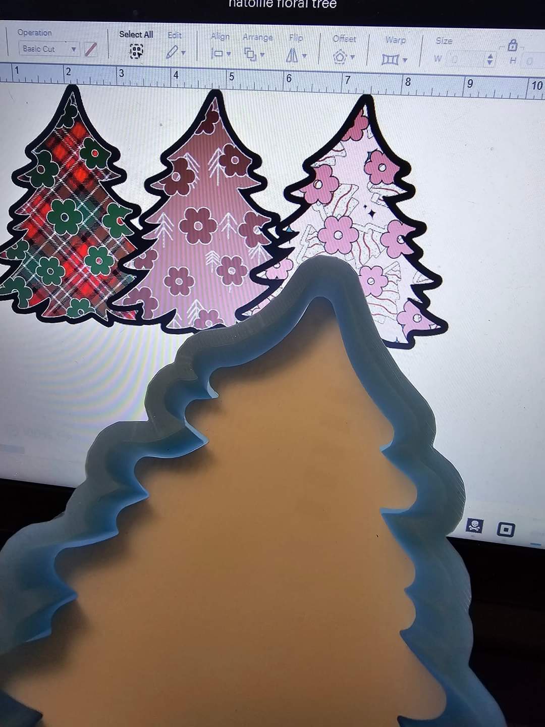 Floral Christmas Tree - NATOLLIE CREATIONS
